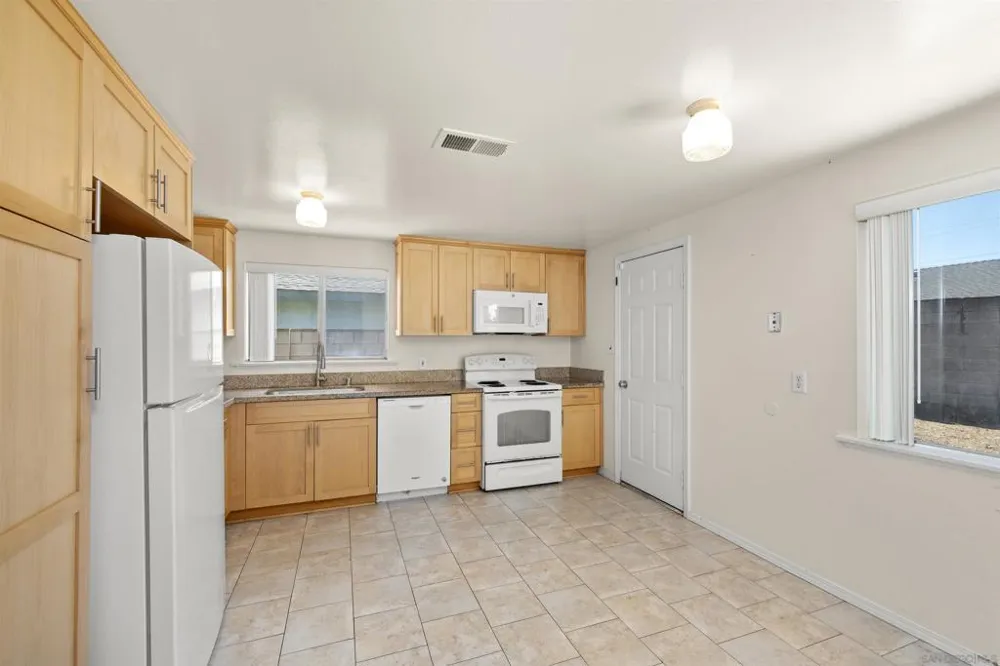 941 Grove Ave Imperial Beach, CA 91932