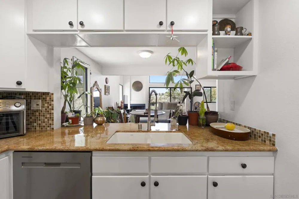 2501 Navarra Dr #121 Carlsbad, CA 92009