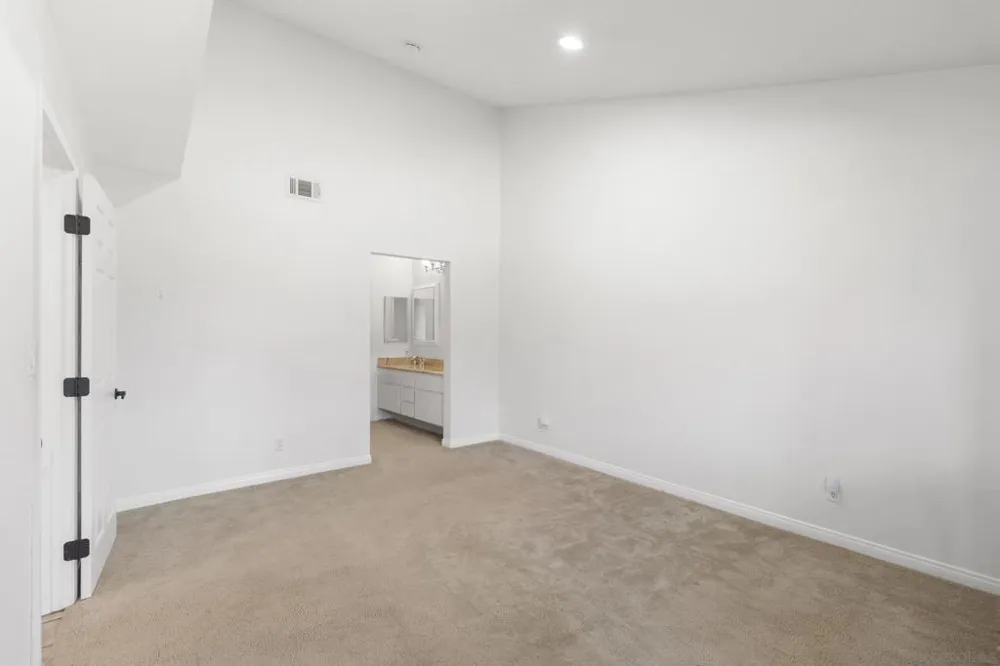 2501 Navarra Dr #121 Carlsbad, CA 92009