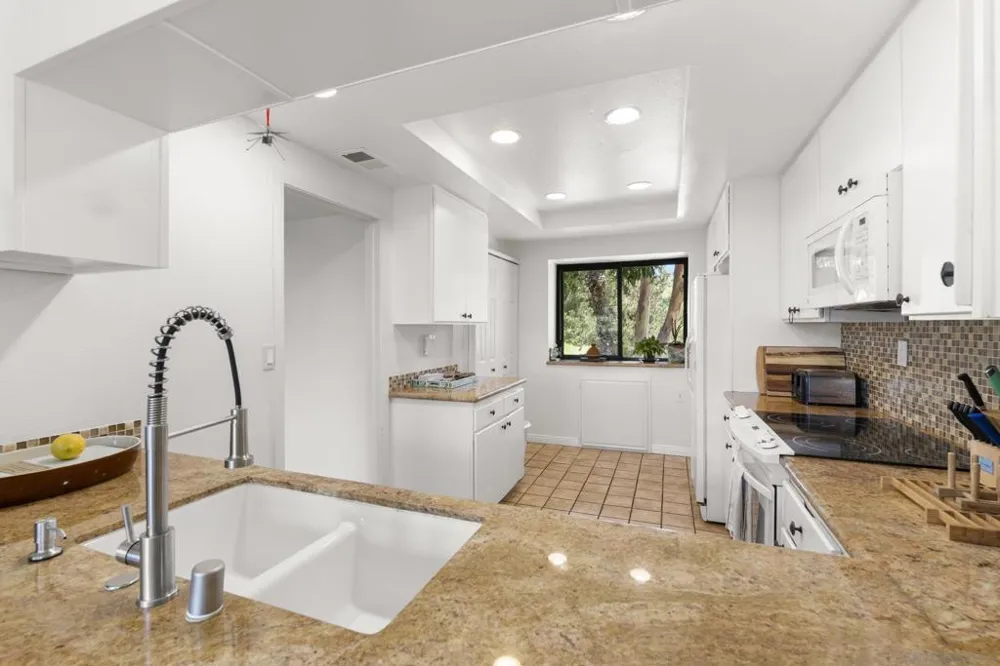 2501 Navarra Dr #121 Carlsbad, CA 92009