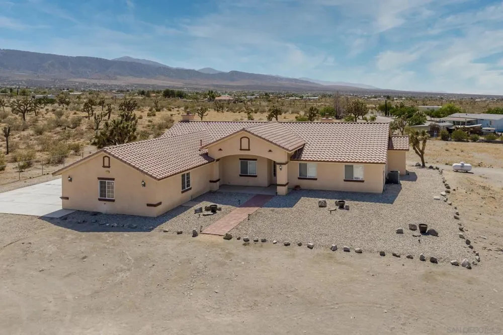 11926 Golden View Road Pinon Hills, CA 92372