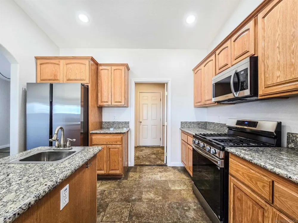 11926 Golden View Road Pinon Hills, CA 92372