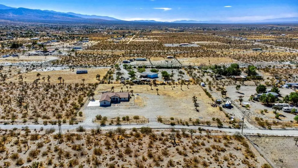 11926 Golden View Road Pinon Hills, CA 92372