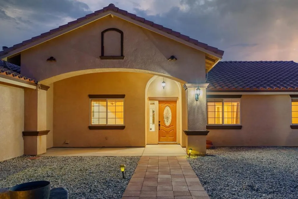 11926 Golden View Road Pinon Hills, CA 92372