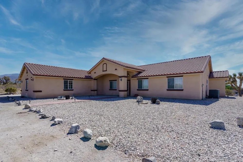 11926 Golden View Road Pinon Hills, CA 92372