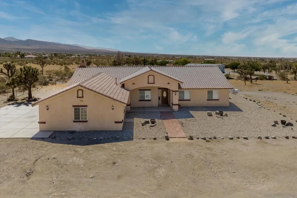 11926 Golden View Road Pinon Hills, CA 92372