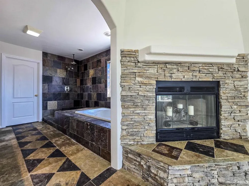 11926 Golden View Road Pinon Hills, CA 92372