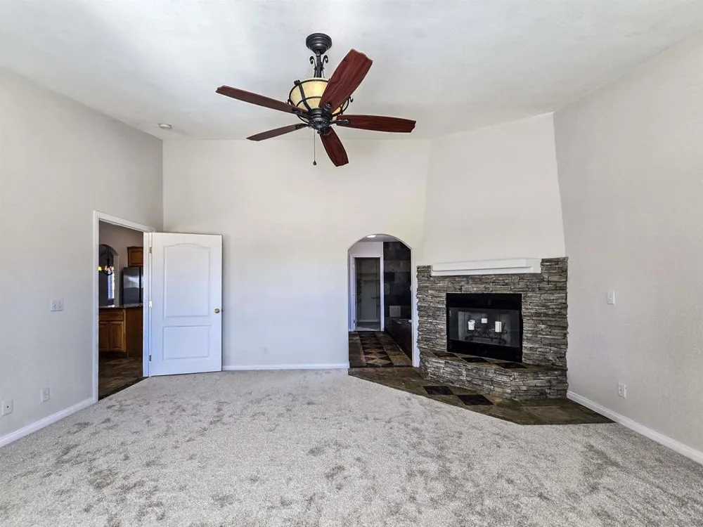 11926 Golden View Road Pinon Hills, CA 92372