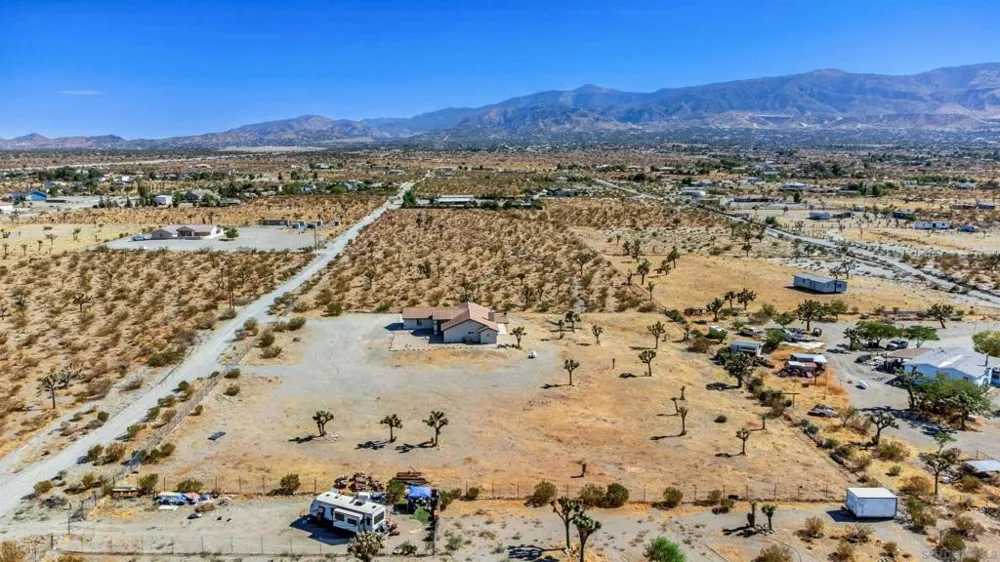 11926 Golden View Road Pinon Hills, CA 92372