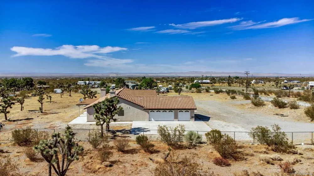 11926 Golden View Road Pinon Hills, CA 92372