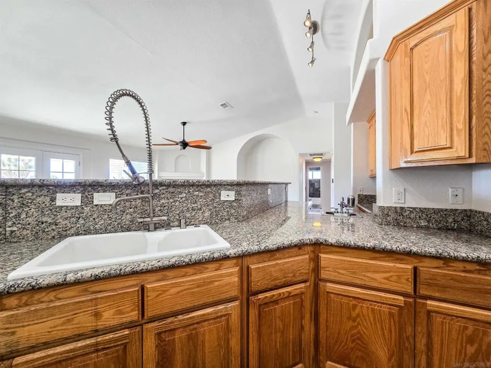 11926 Golden View Road Pinon Hills, CA 92372