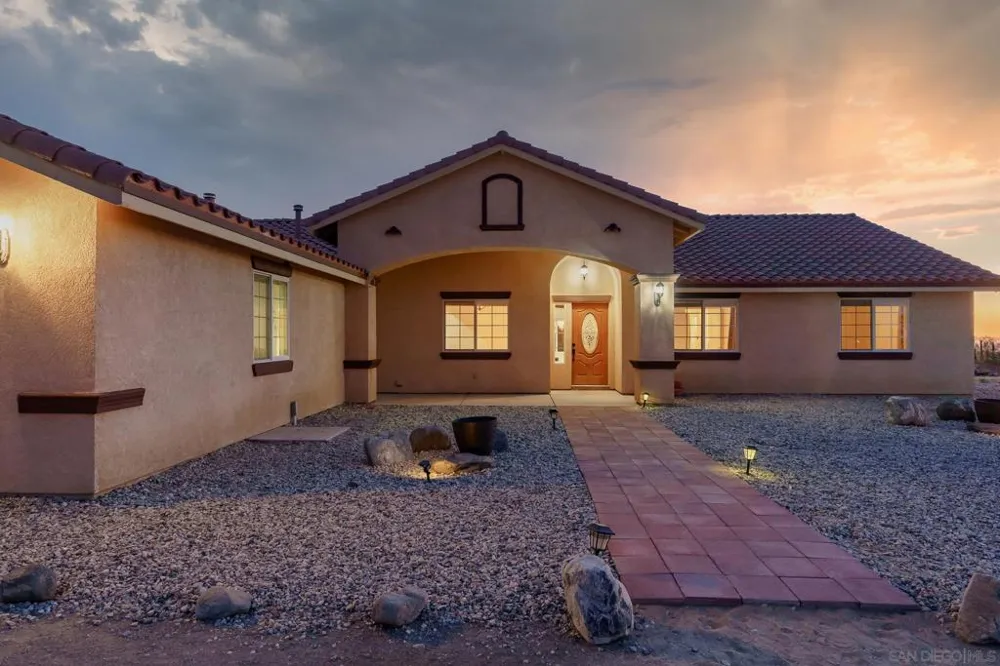 11926 Golden View Road Pinon Hills, CA 92372