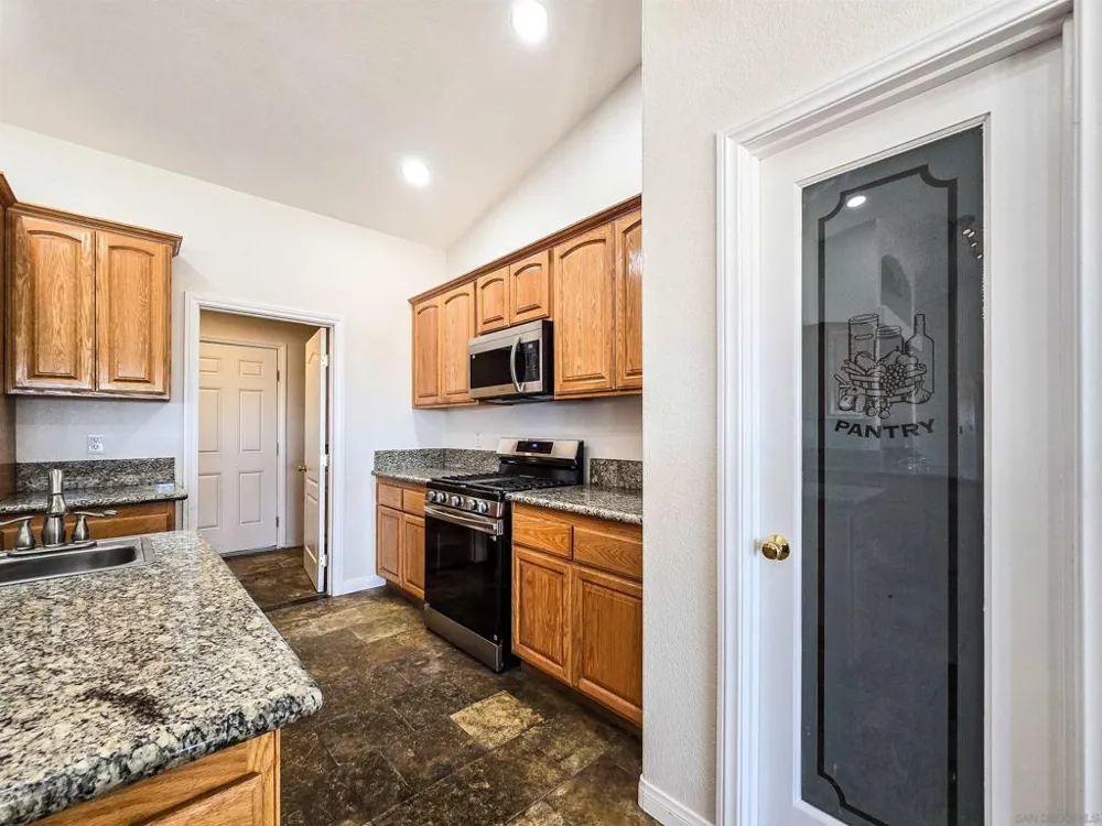 11926 Golden View Road Pinon Hills, CA 92372