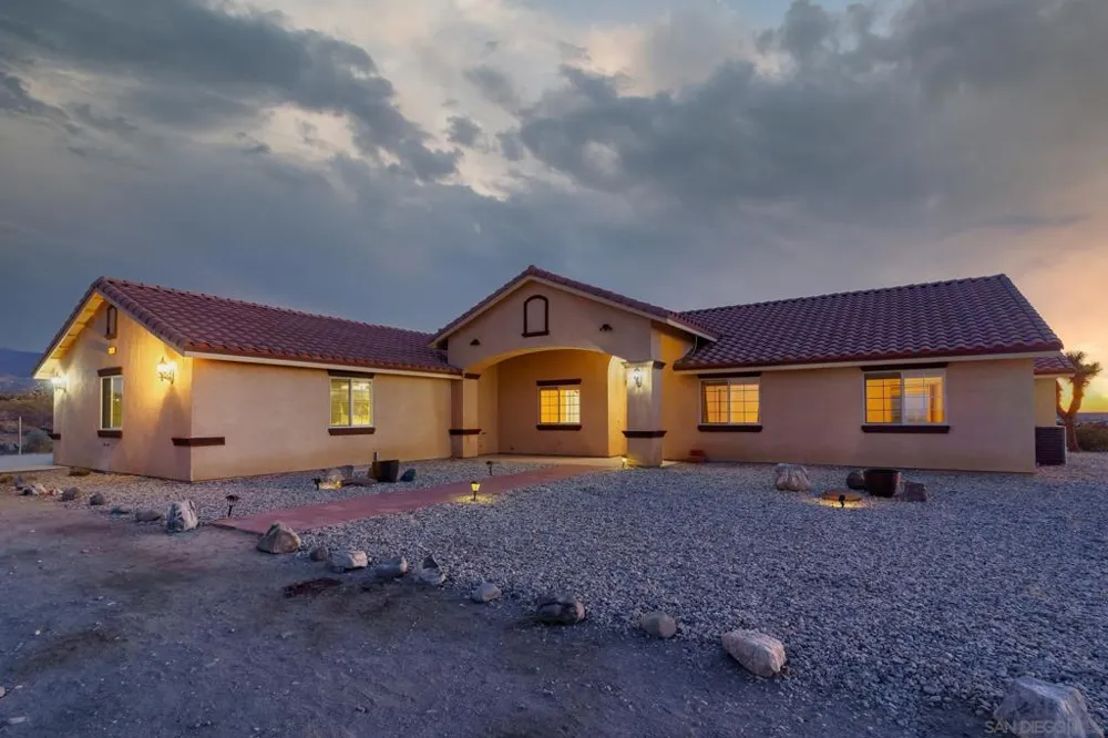 11926 Golden View Road Pinon Hills, CA 92372