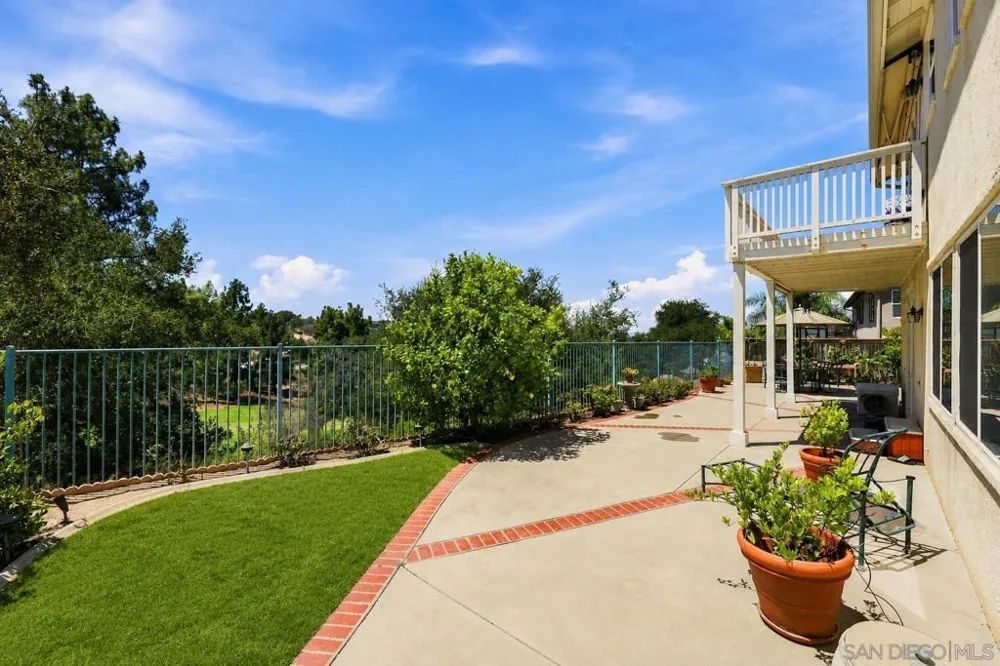 10353 Pinion Trail Escondido, CA 92026