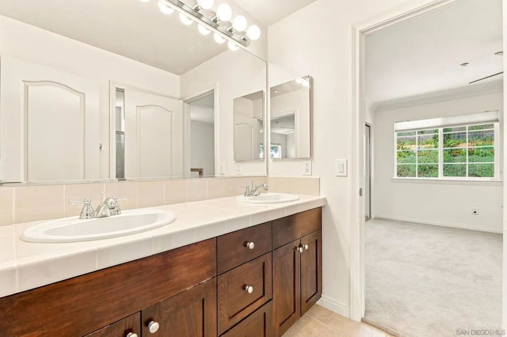 10353 Pinion Trail Escondido, CA 92026