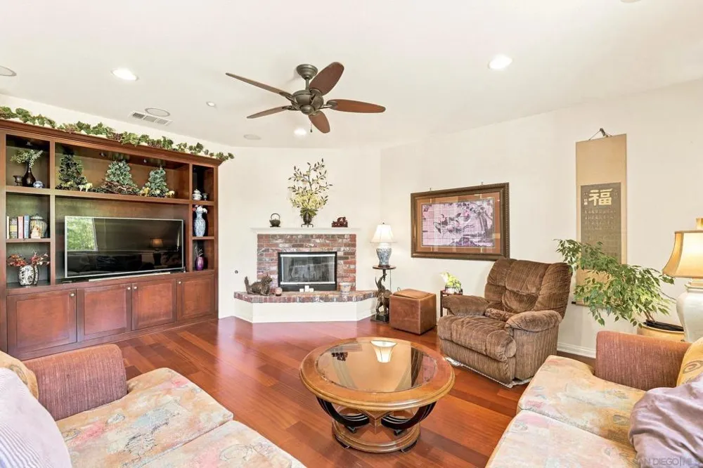 10353 Pinion Trail Escondido, CA 92026