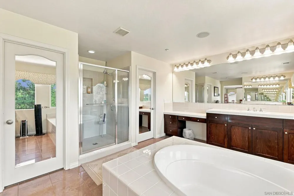 10353 Pinion Trail Escondido, CA 92026