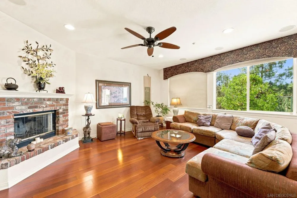 10353 Pinion Trail Escondido, CA 92026