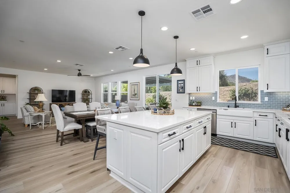 3132 Shue Escondido, CA 92027