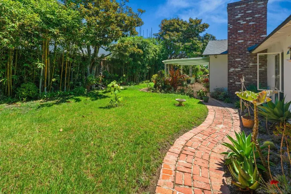 8925 Cliffridge Avenue La Jolla, CA 92037