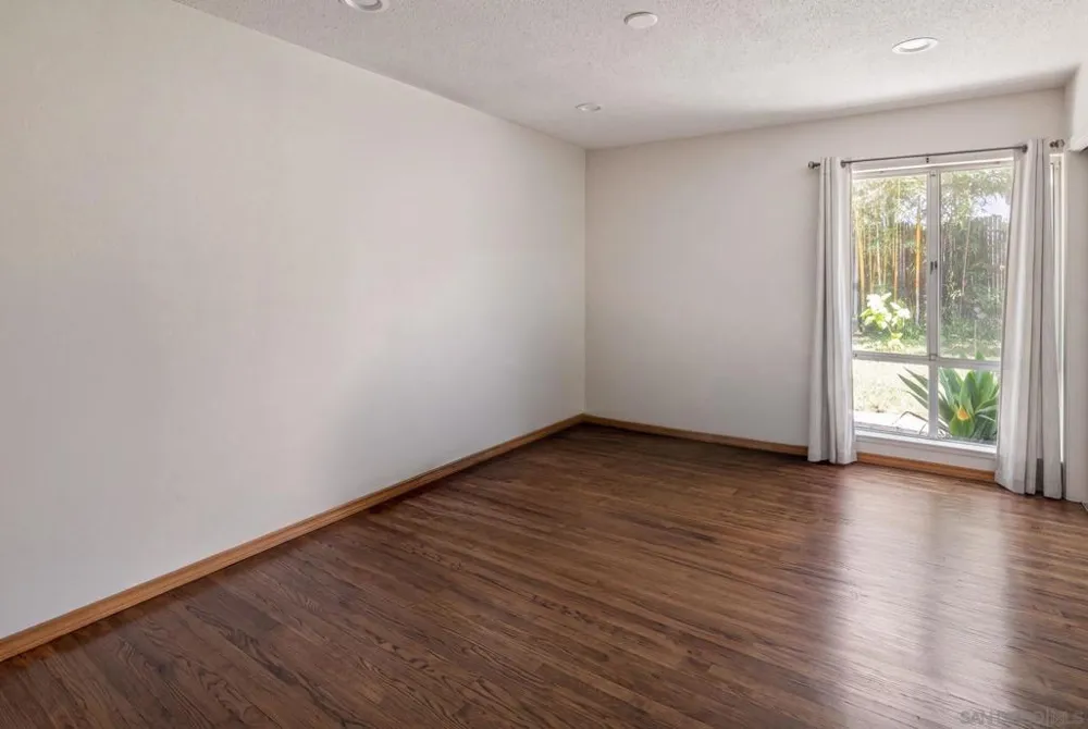 8925 Cliffridge Avenue La Jolla, CA 92037