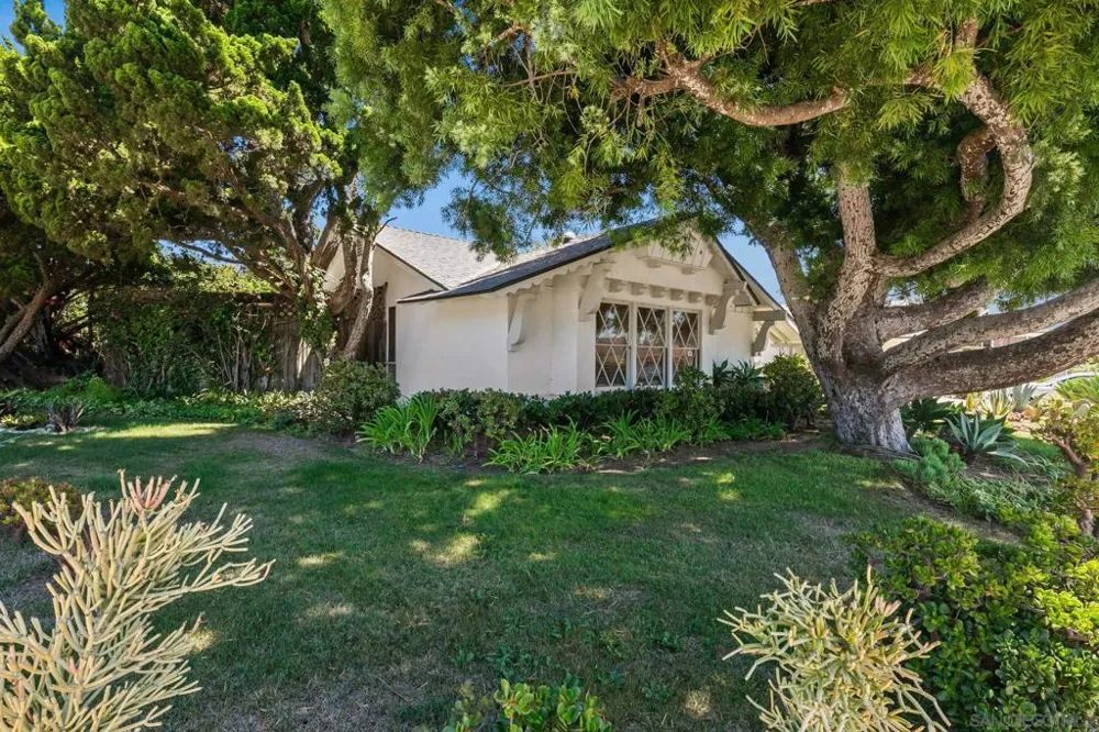 8925 Cliffridge Avenue La Jolla, CA 92037