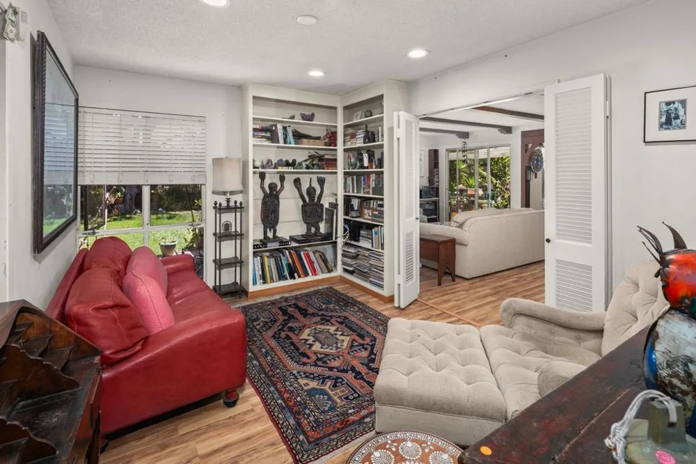 8925 Cliffridge Avenue La Jolla, CA 92037