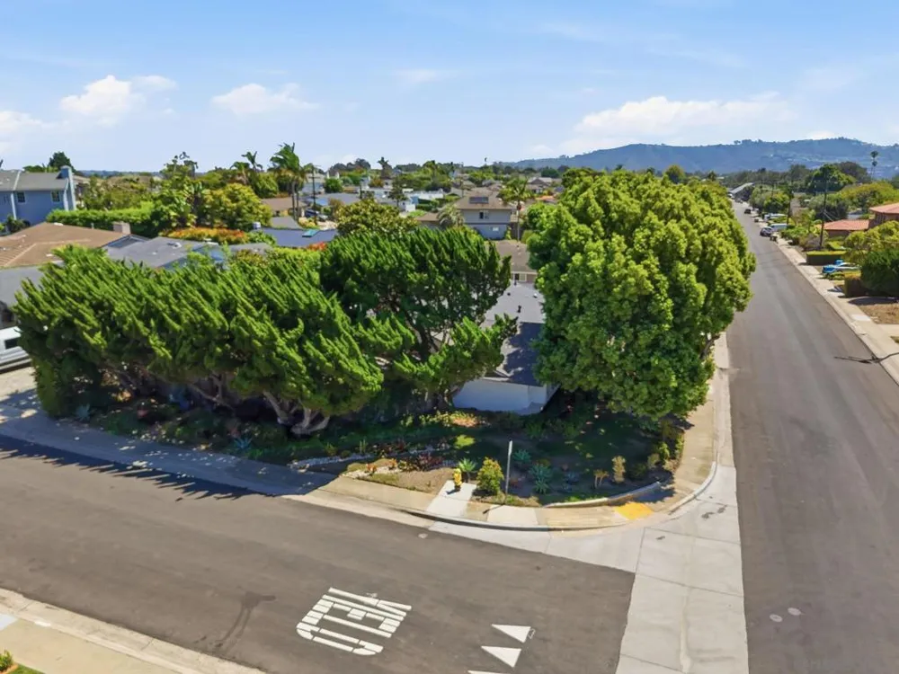 8925 Cliffridge Avenue La Jolla, CA 92037