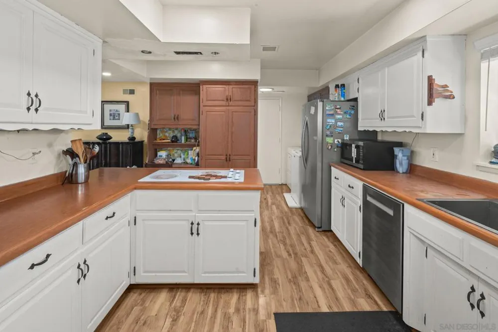 8925 Cliffridge Avenue La Jolla, CA 92037