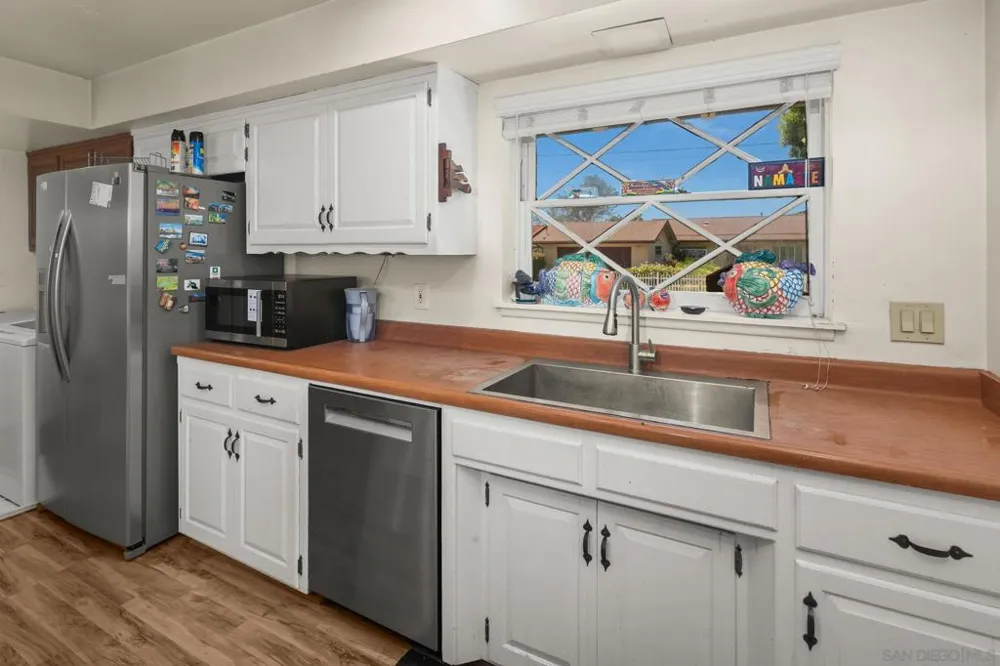 8925 Cliffridge Avenue La Jolla, CA 92037