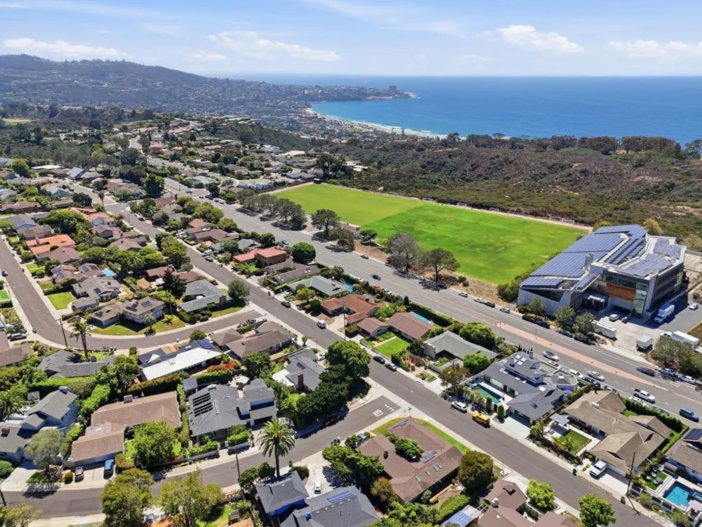8925 Cliffridge Avenue La Jolla, CA 92037