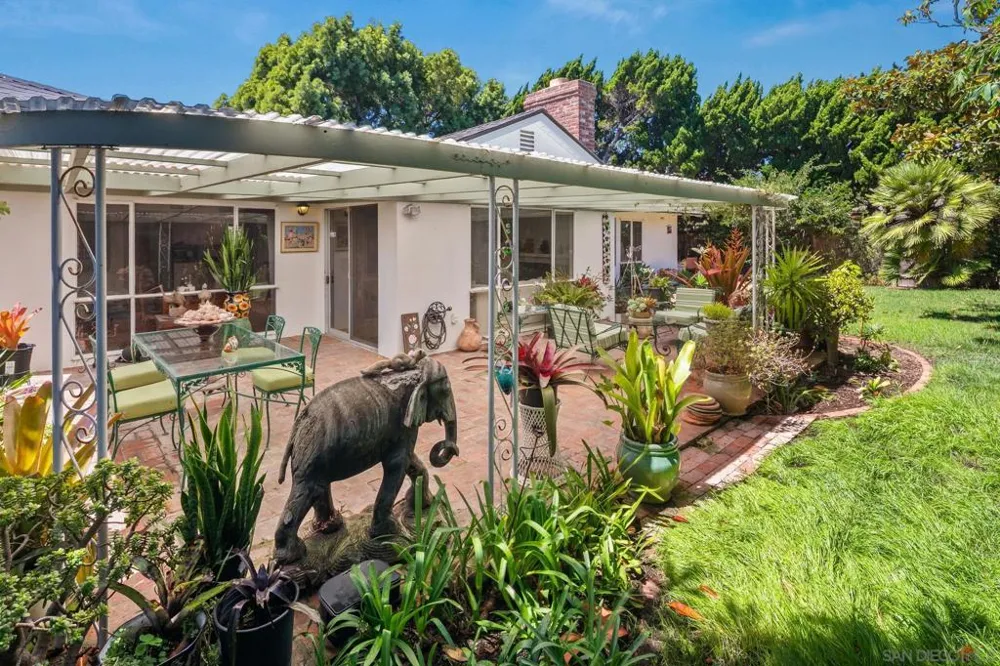 8925 Cliffridge Avenue La Jolla, CA 92037