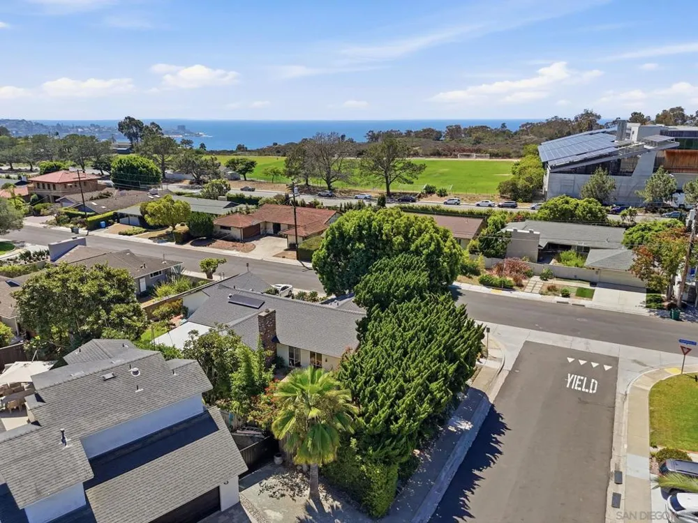 8925 Cliffridge Avenue La Jolla, CA 92037