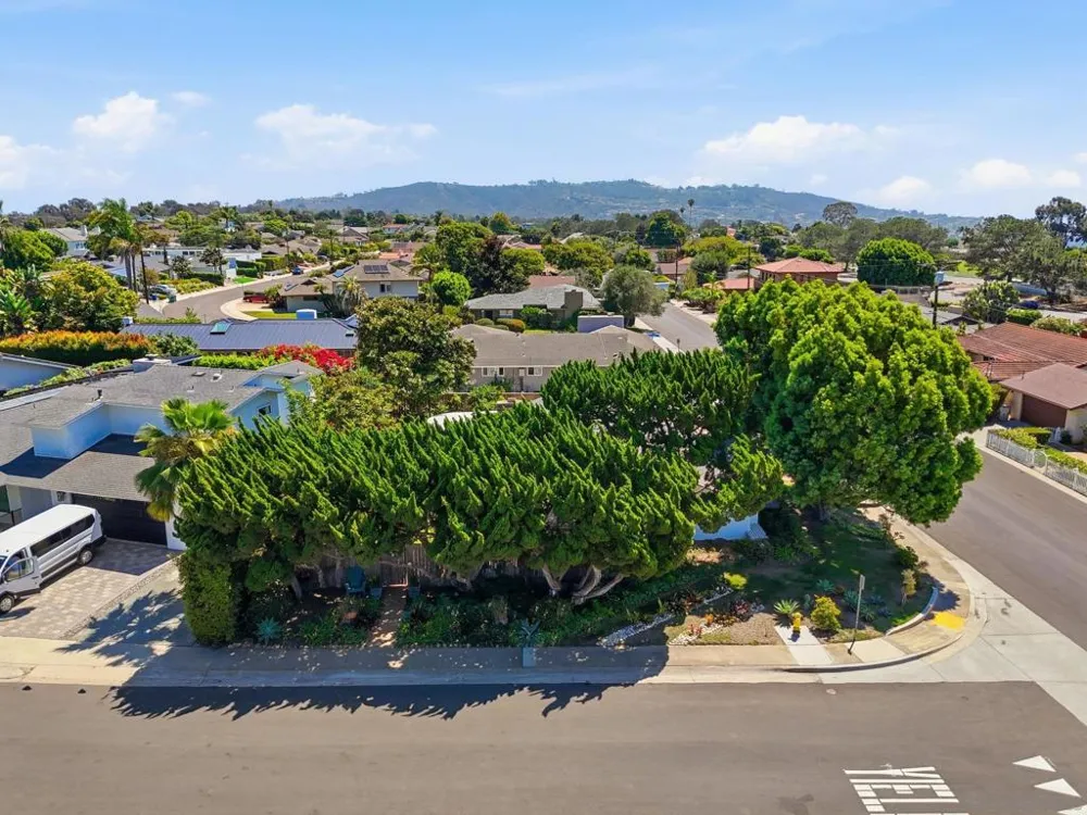 8925 Cliffridge Avenue La Jolla, CA 92037