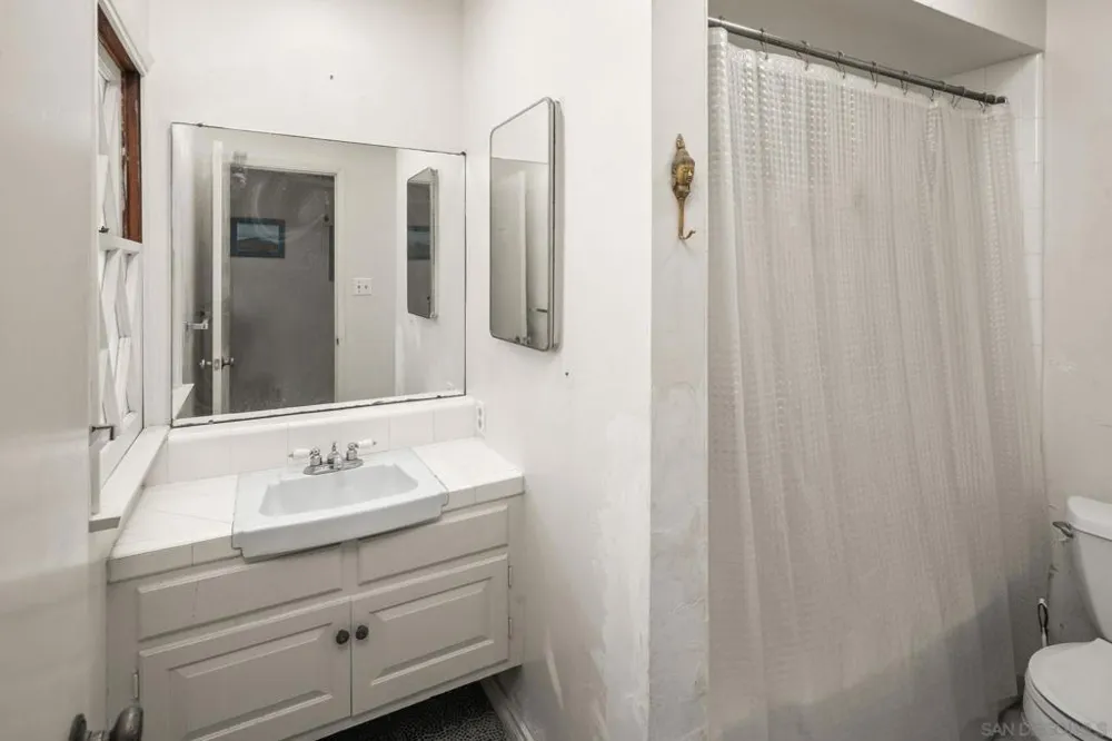 8925 Cliffridge Avenue La Jolla, CA 92037
