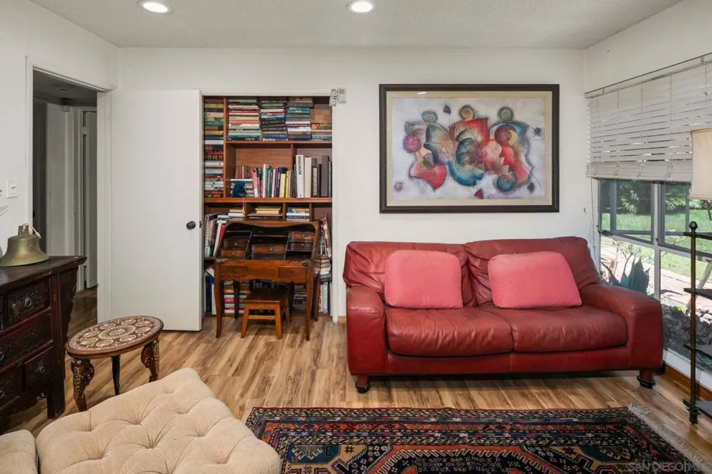 8925 Cliffridge Avenue La Jolla, CA 92037