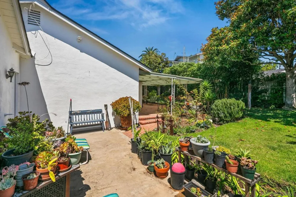 8925 Cliffridge Avenue La Jolla, CA 92037