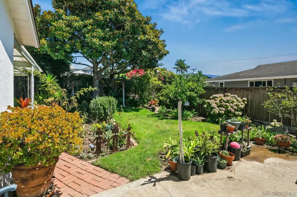 8925 Cliffridge Avenue La Jolla, CA 92037