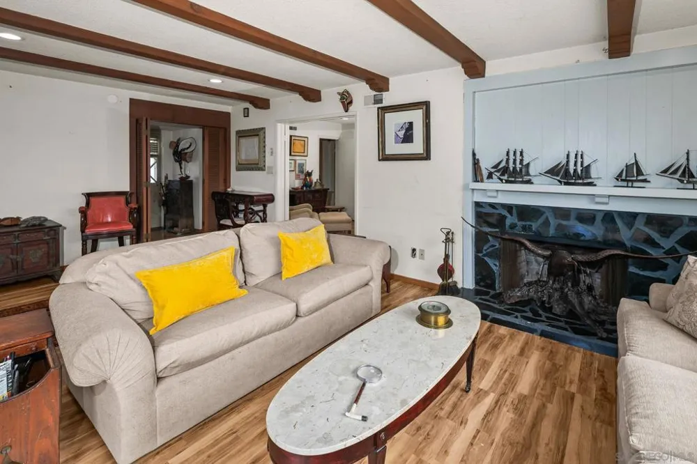 8925 Cliffridge Avenue La Jolla, CA 92037