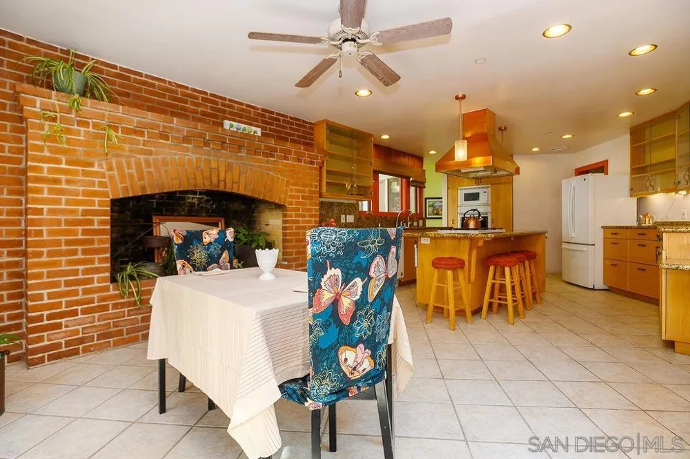9707 Shadow Rd La Mesa, CA 91941