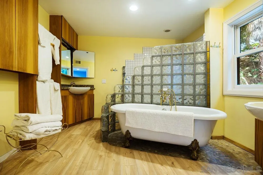 9707 Shadow Rd La Mesa, CA 91941