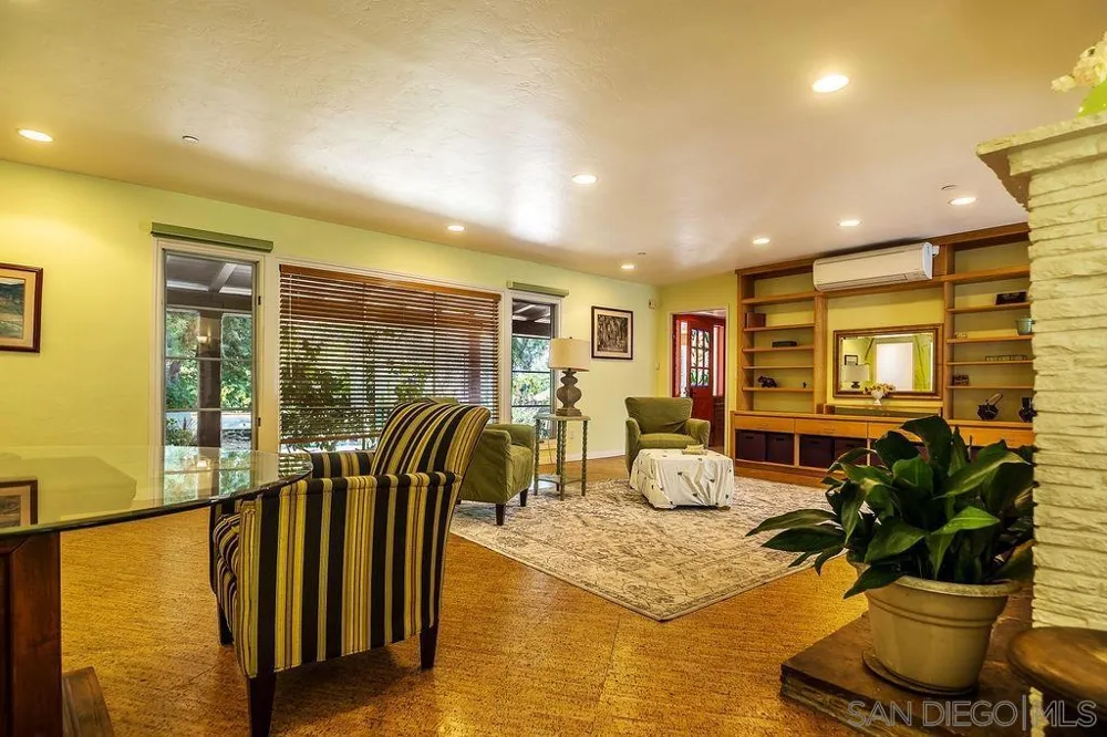 9707 Shadow Rd La Mesa, CA 91941