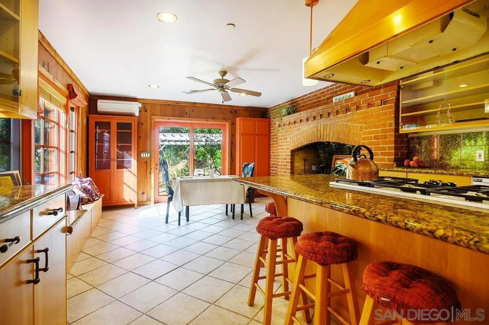9707 Shadow Rd La Mesa, CA 91941