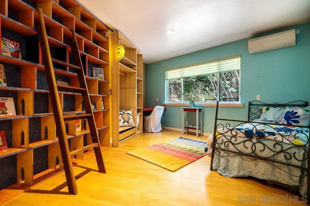 9707 Shadow Rd La Mesa, CA 91941