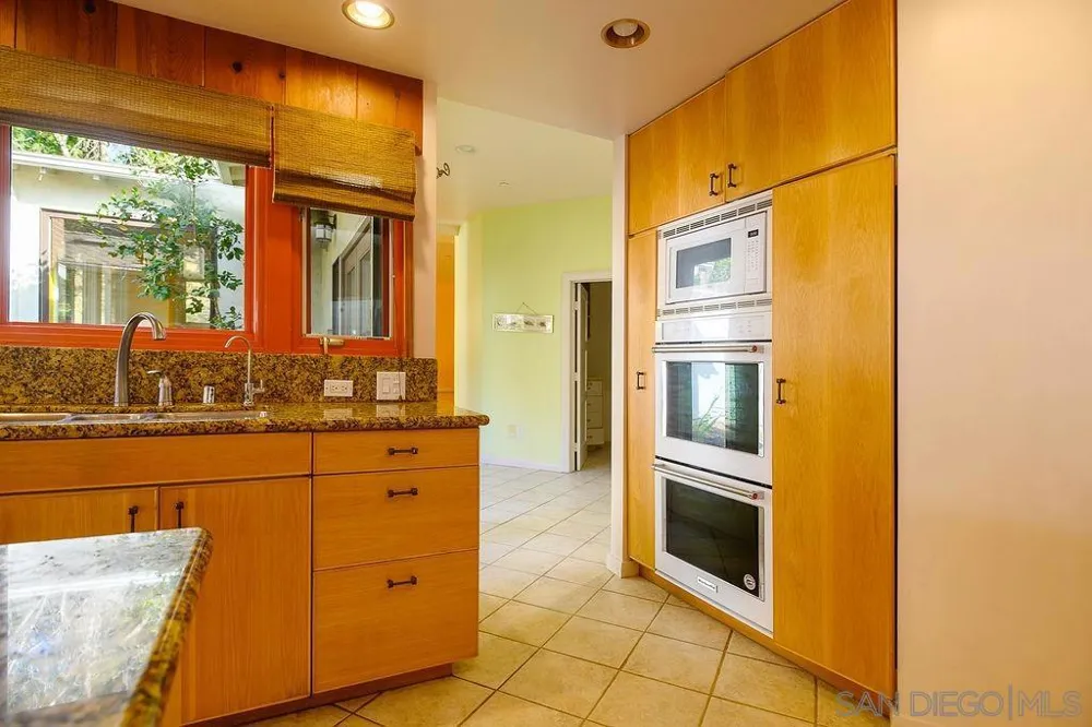 9707 Shadow Rd La Mesa, CA 91941
