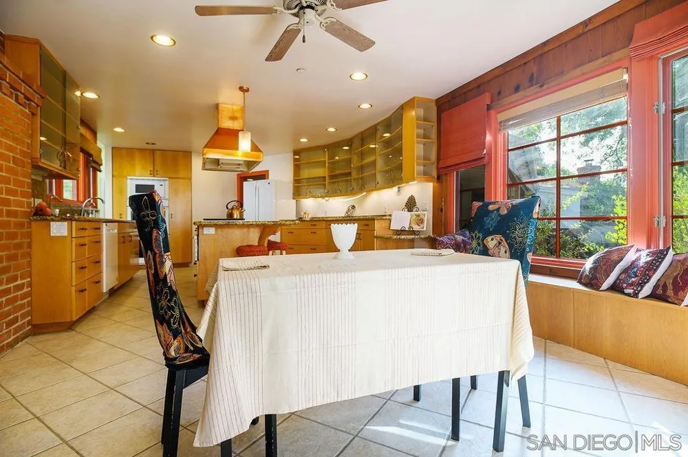 9707 Shadow Rd La Mesa, CA 91941