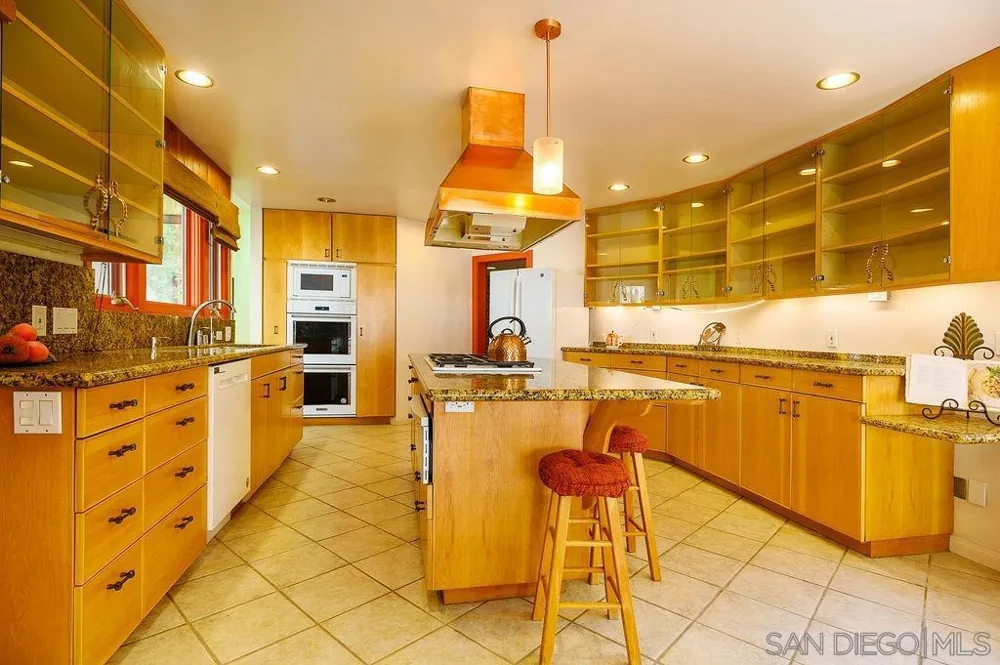 9707 Shadow Rd La Mesa, CA 91941