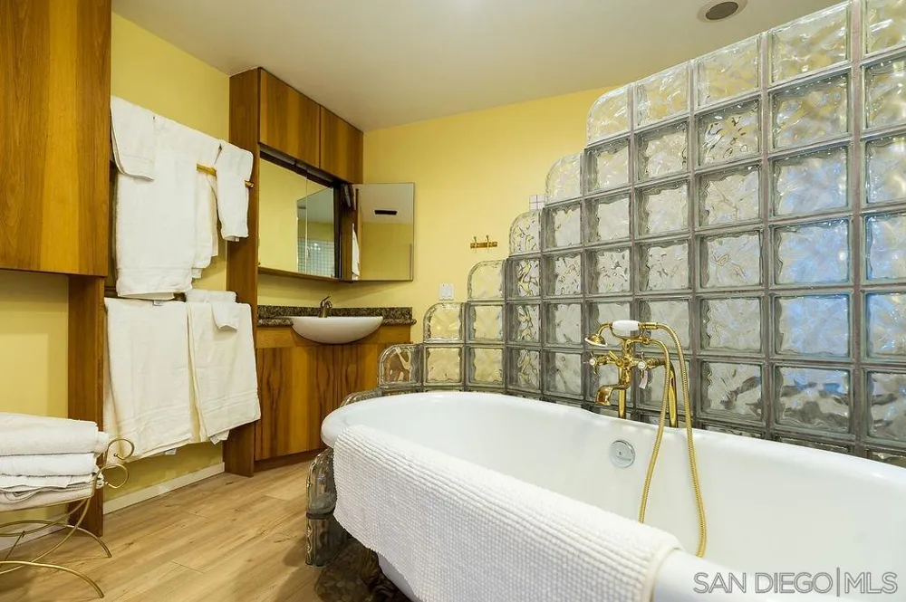 9707 Shadow Rd La Mesa, CA 91941