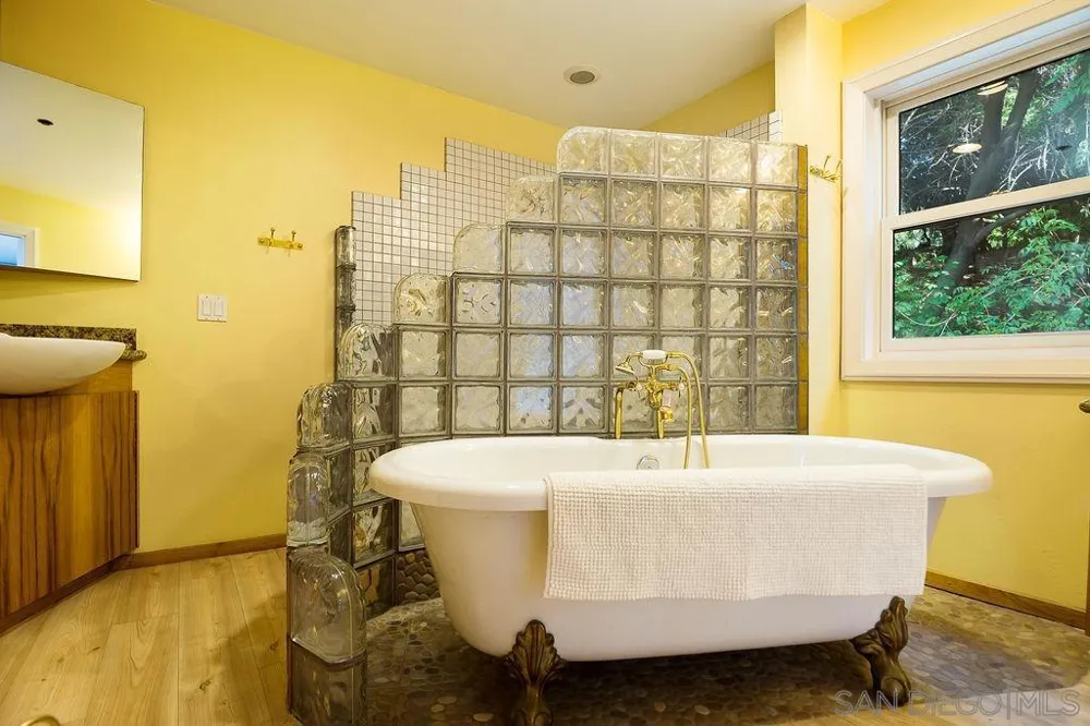 9707 Shadow Rd La Mesa, CA 91941